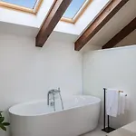 Luxury Silence With Heated Pool Βίλα