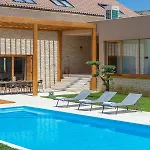 Luxury Silence With Heated Pool Villa *