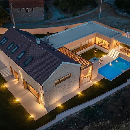Luxury Silence With Heated Pool *