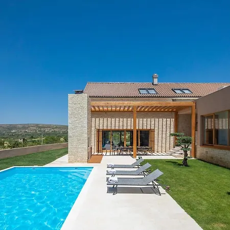 빌라 Luxury Silence With Heated Pool