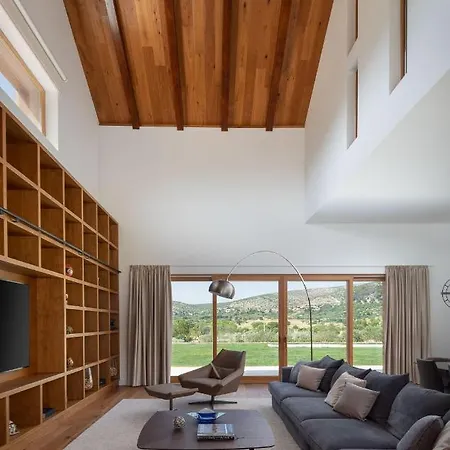 Luxury Silence With Heated Pool Villa