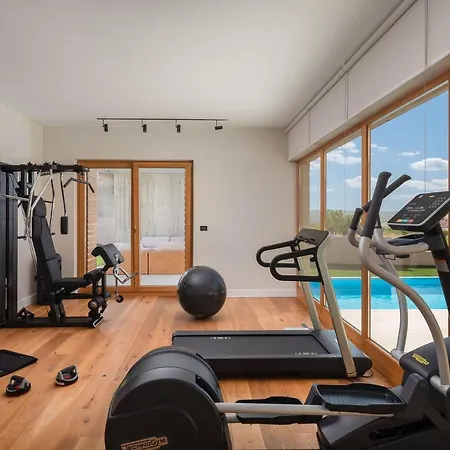 빌라 Luxury Silence With Heated Pool