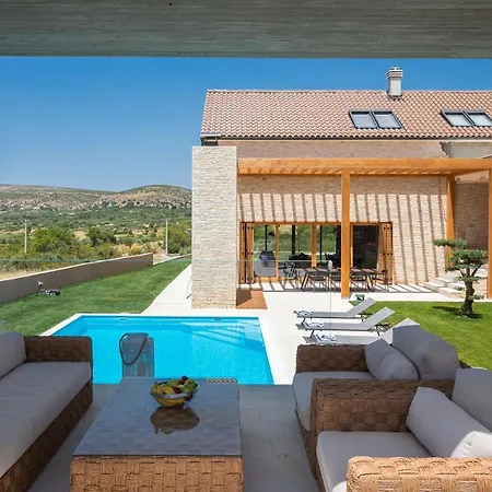 Villa Luxury Silence With Heated Pool