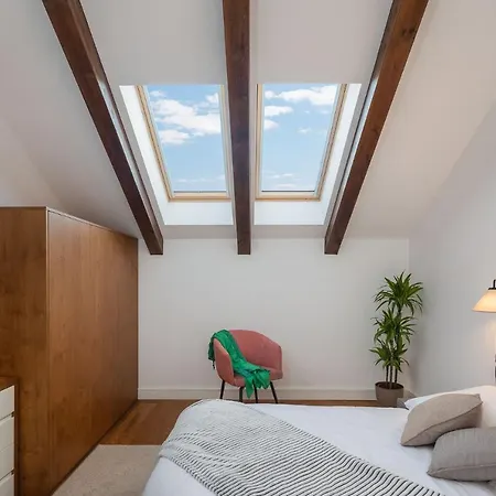 Luxury Silence With Heated Pool * 시베니크