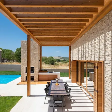 Luxury Silence With Heated Pool * 시베니크