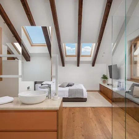 Luxury Silence With Heated Pool 빌라 시베니크