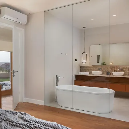 빌라 Luxury Silence With Heated Pool 시베니크