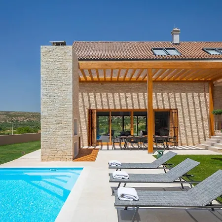 Luxury Silence With Heated Pool * Шибеник