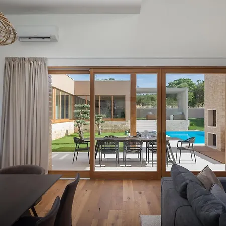 Luxury Silence With Heated Pool *