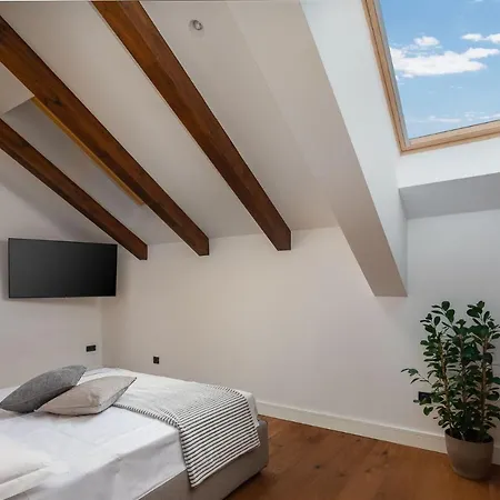 빌라 Luxury Silence With Heated Pool