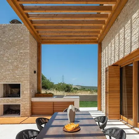 Luxury Silence With Heated Pool *