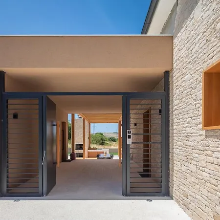 Luxury Silence With Heated Pool *