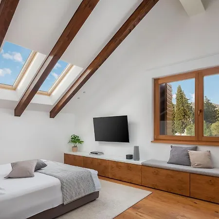 Luxury Silence With Heated Pool Villa