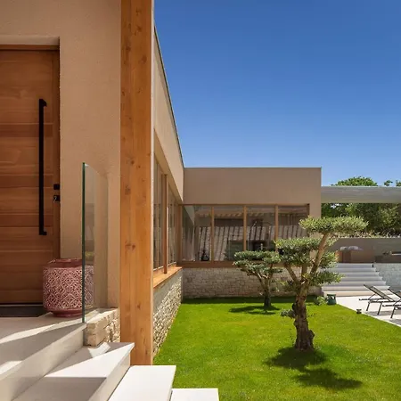 Вилла Luxury Silence With Heated Pool Шибеник