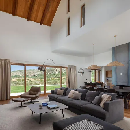 Luxury Silence With Heated Pool 빌라