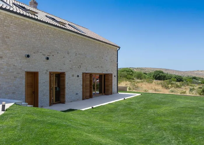 Luxury Silence With Heated Pool 别墅 *