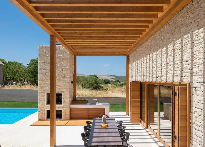 Luxury Silence With Heated Pool * 希贝尼克