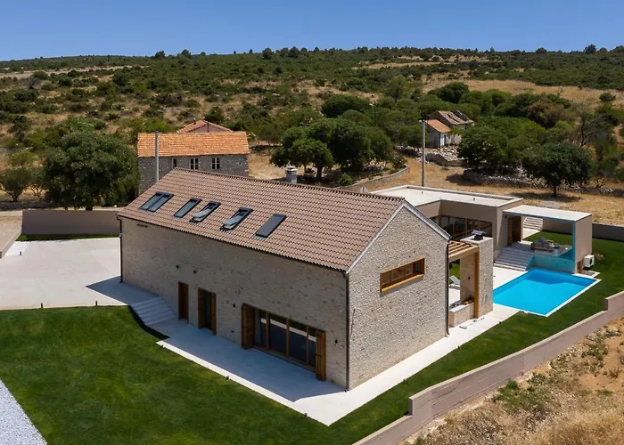 Luxury Silence With Heated Pool Вилла Шибеник