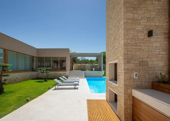 Luxury Silence With Heated Pool 别墅 *