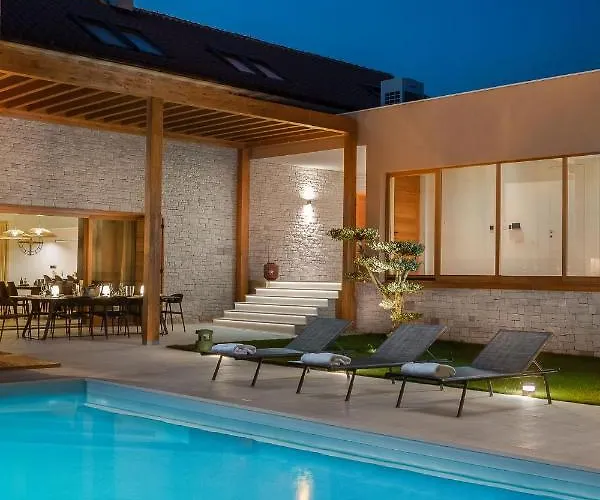 Luxury Silence With Heated Pool Шибеник