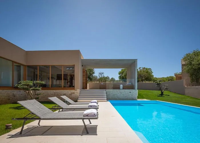 Luxury Silence With Heated Pool