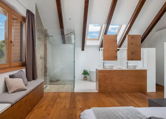 Luxury Silence With Heated Pool