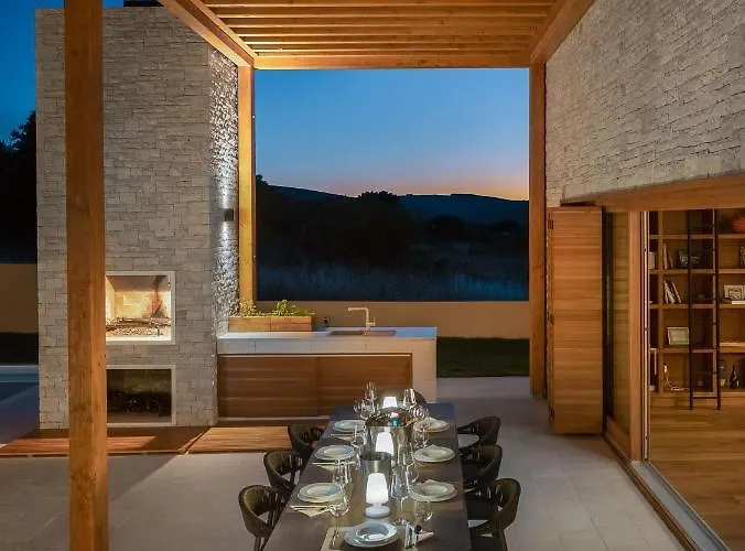 Luxury Silence With Heated Pool Шибеник