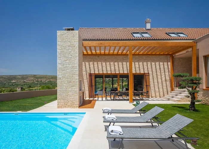 Luxury Silence With Heated Pool * Шибеник