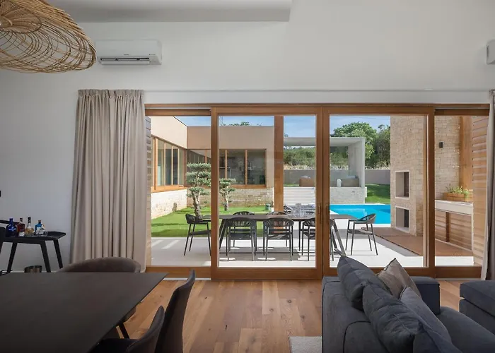 Luxury Silence With Heated Pool *