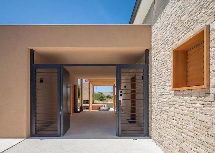 Luxury Silence With Heated Pool *