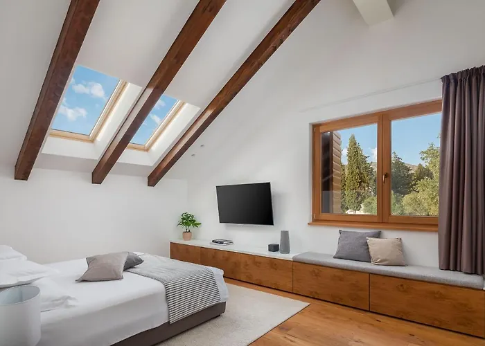 Luxury Silence With Heated Pool Villa