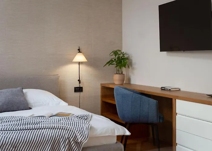 Luxury Silence With Heated Pool * 希贝尼克